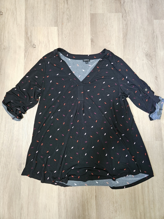 torrid Tops - torrid Black V-Neck Tunic with Red, Purple & Pink Leaf  Print
